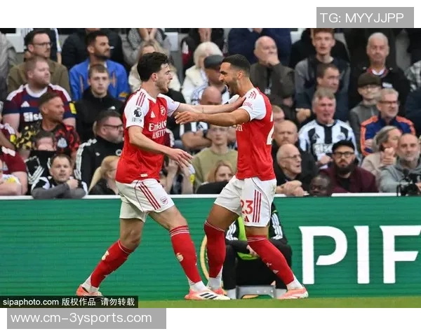 客胜三镇成功保级球迷热情迎接深圳新鹏城全队归来