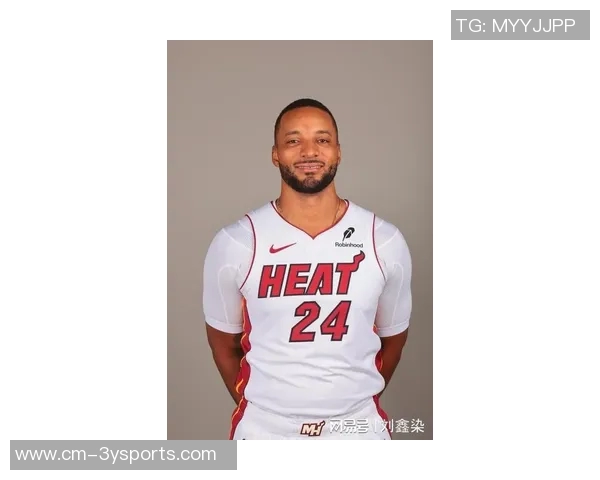 诺曼鲍威尔状态低迷14投仅4中贡献17分4篮板2抢断并有5次失误正负值为负8 诺曼鲍威尔状态低迷14投仅4中贡献17分4篮板2抢断并有5次失误正负值为负8