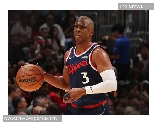 保罗重返快船基地训练展现老炮风采双手暴扣引发球迷热议